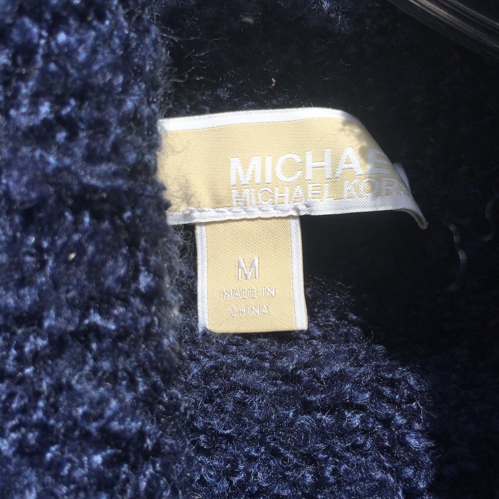Pullover sweater